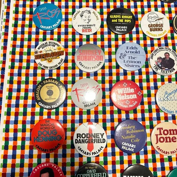 30 Vintage 80’s Caesars Palace concert buttons - Picture 2 of 3